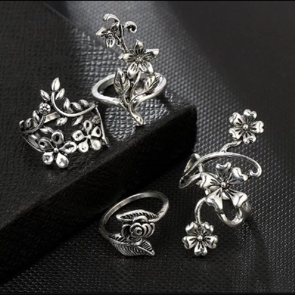 🐑NWT 4 Piece Middle Finger To Knuckle Ring Set - Picture 3 of 6